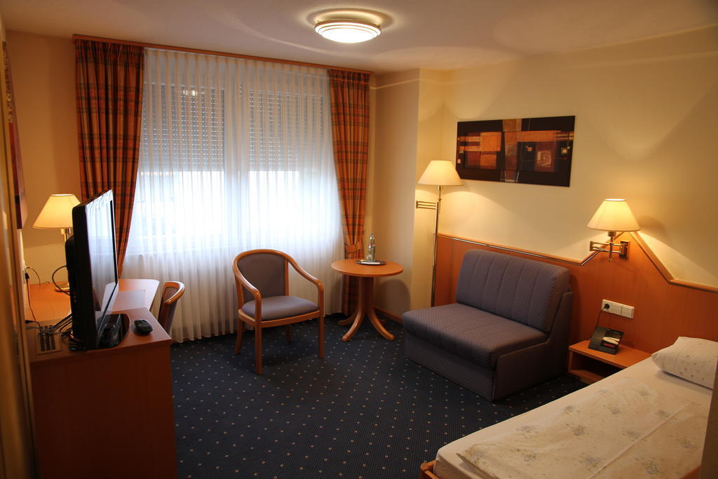 Hotel Anika Neuenburg am Rhein Room photo