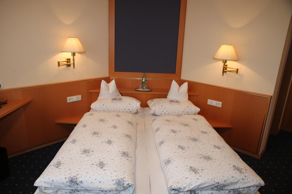 Hotel Anika Neuenburg am Rhein Room photo